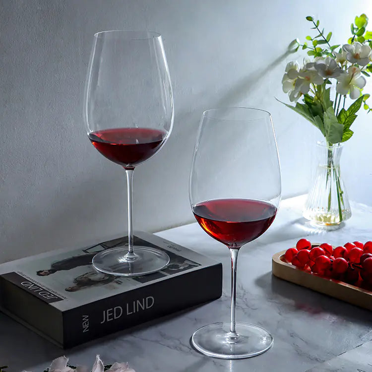 Calice da vino sottile in cristallo