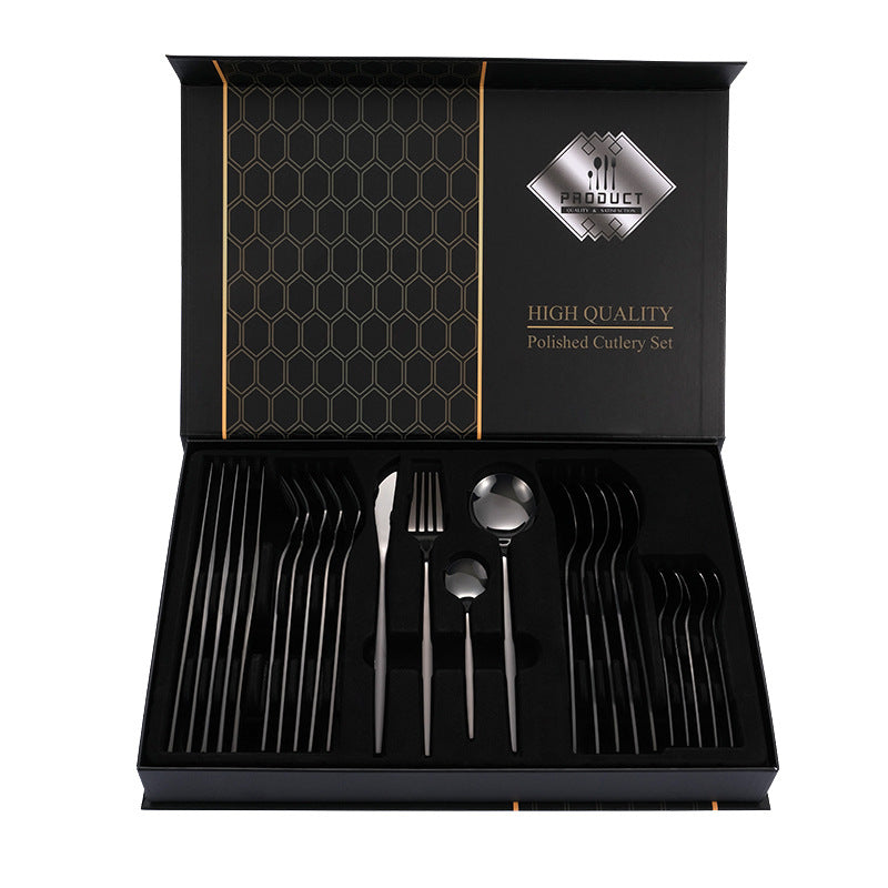 Set di posate nere in acciaio inox 24 pezzi in confezione regalo aperta, include forchette, coltelli e cucchiai