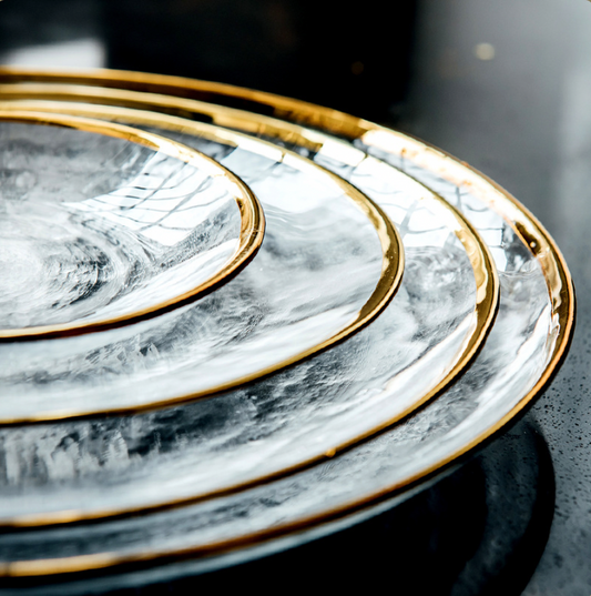 Elegante set di piatti in vetro artigianale